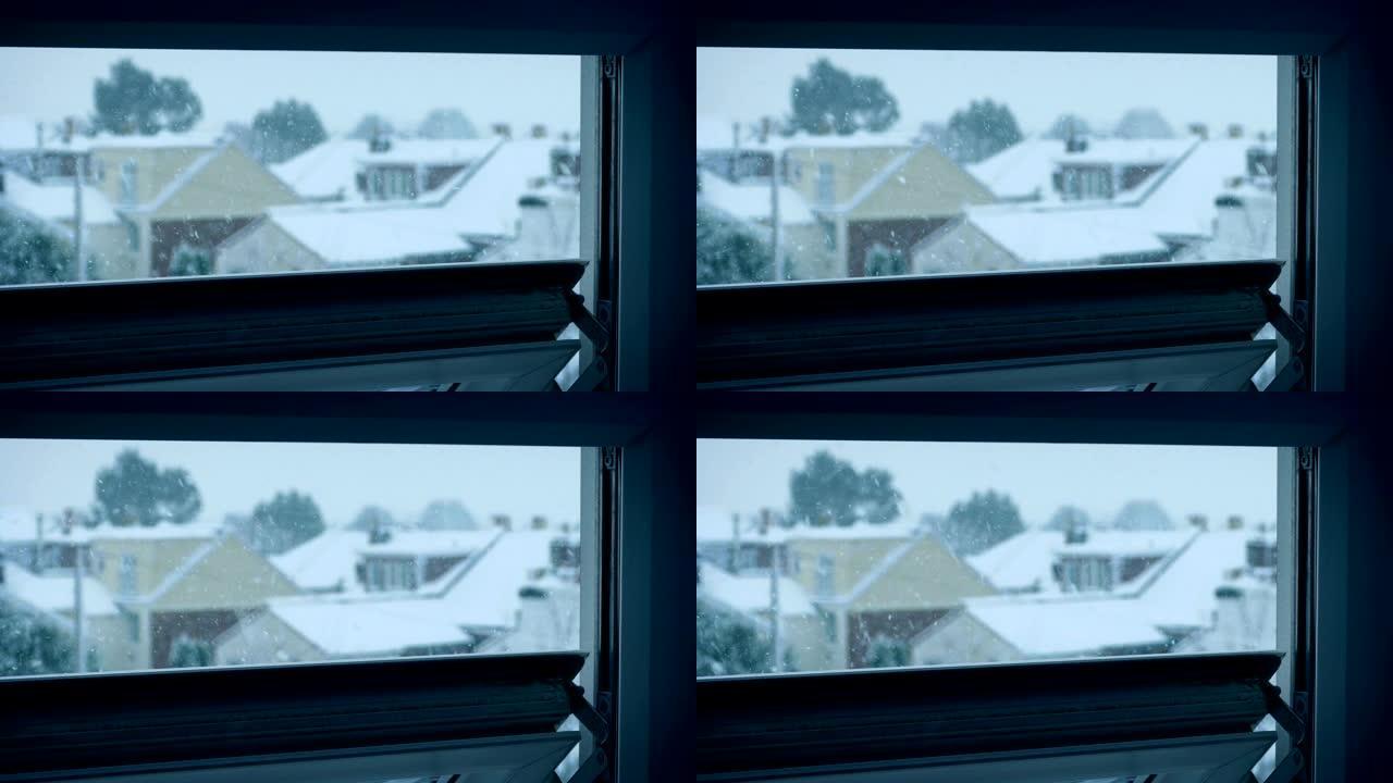 看着窗外飘着雪