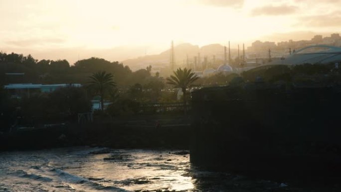 特内里费岛圣十字上方的日落