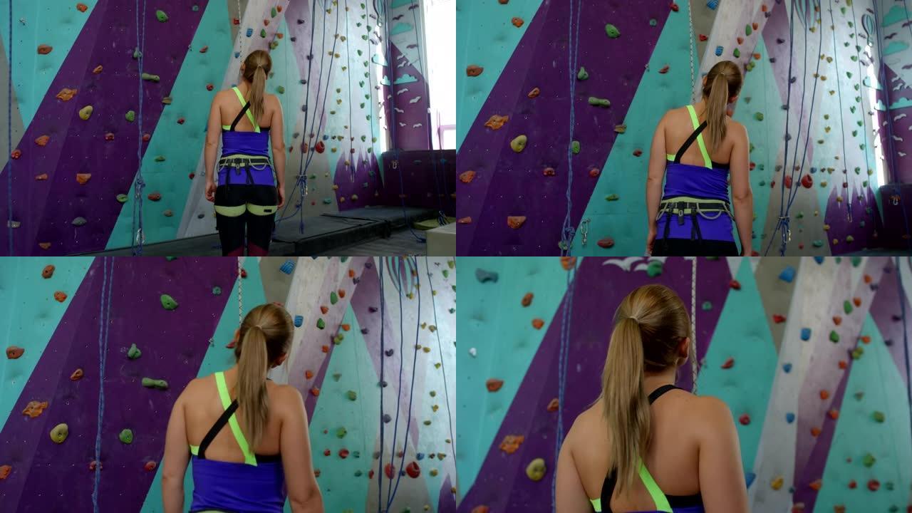 女登山者准备在攀岩墙练习