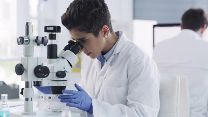 寻找答案实验室病毒研究年轻的科学家