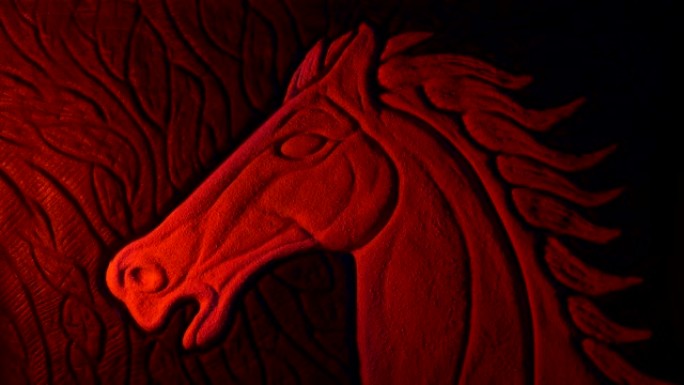 火光石雕中的红马雕像马匹马头雕塑