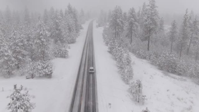 空中: 乘车的通勤者在暴风雪中吞没美国乡村