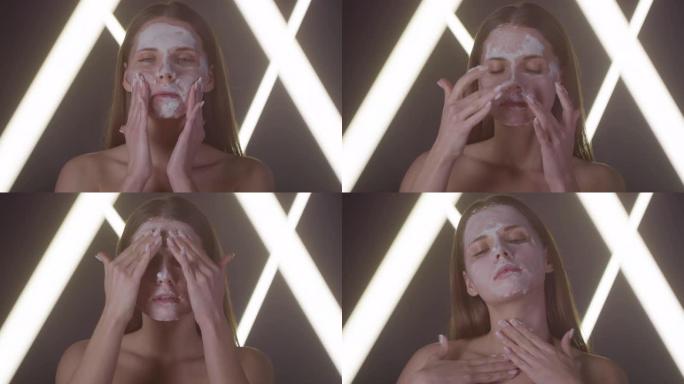 女人在脸上涂抹碳酸粘土面膜