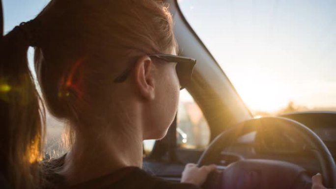 妇女在农村的空旷道路上开车