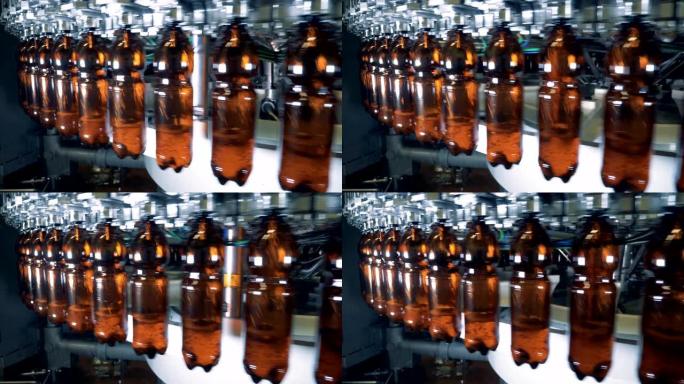工作机器将啤酒倒入瓶中，关闭。
