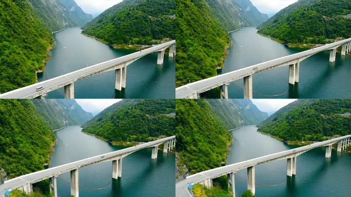 山中河上的鸟瞰桥