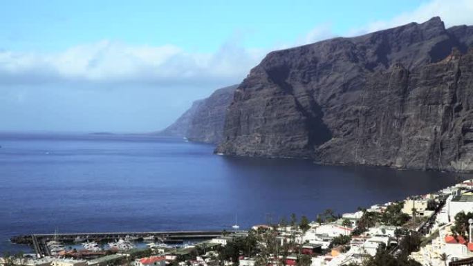 巨人队的海岸线。特内里费海难上的高空悬崖峭壁