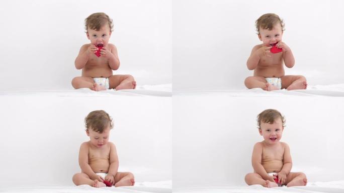 一个可爱的婴儿穿着尿布坐起来的肖像。