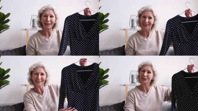 快乐的老年女性时尚博主在家录制vlog