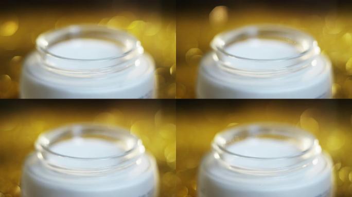 基于透明质酸转向，背景为金色颗粒的优质美容霜，用于敏感肌肤和年轻化。