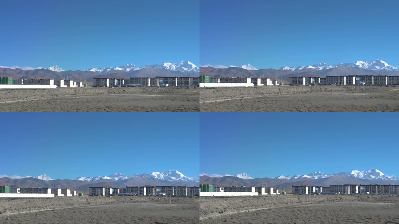 慢镜头惊险雪山山脉俯瞰西藏小镇