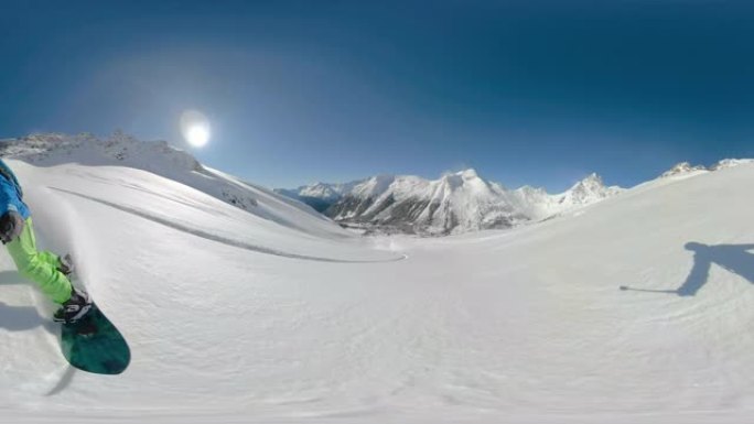 自拍照: 极端男性滑雪者在令人惊叹的落基山脉中切碎新鲜的粉末。