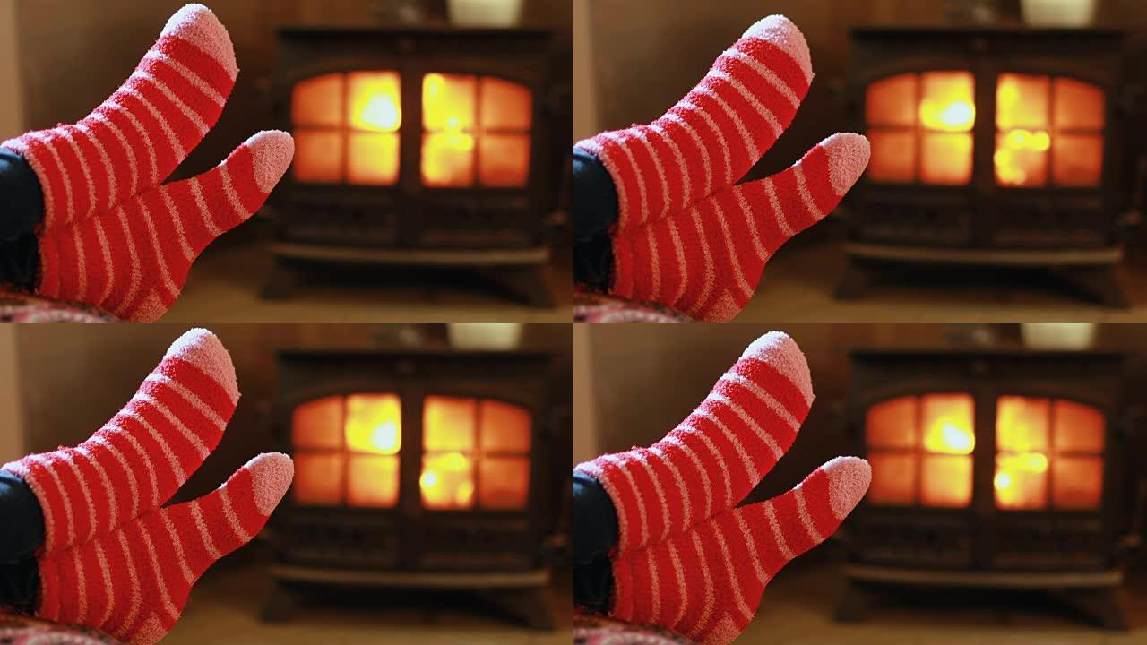 脚在家里放松的人厚棉袜烤火暖炉