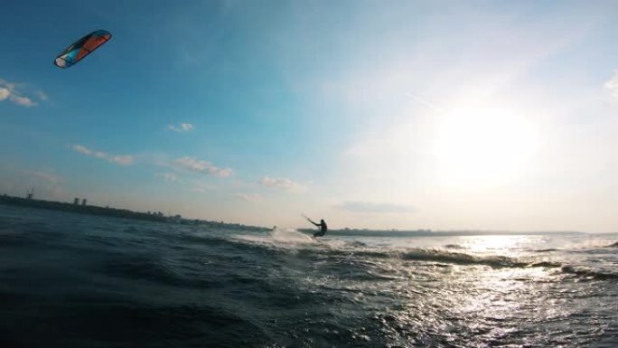 风筝冲浪者骑着木板。风筝冲浪运动员风筝冲浪。