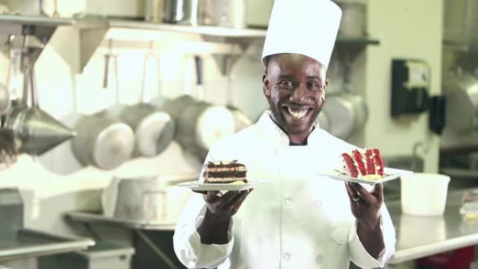 带蛋糕的非裔美国人厨师