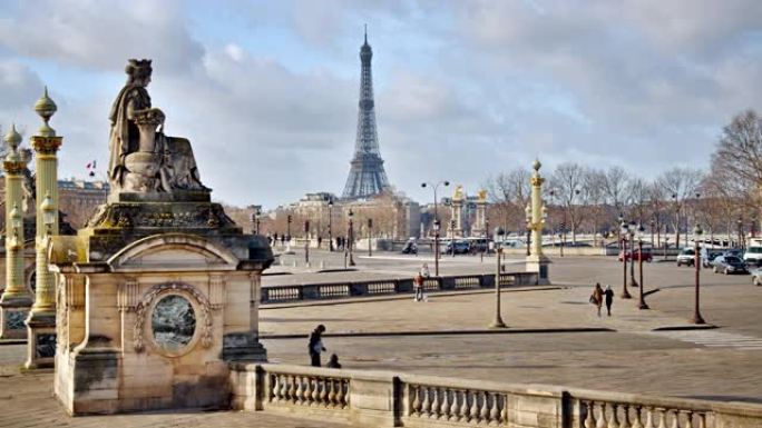 巴黎广场和埃菲尔铁塔。