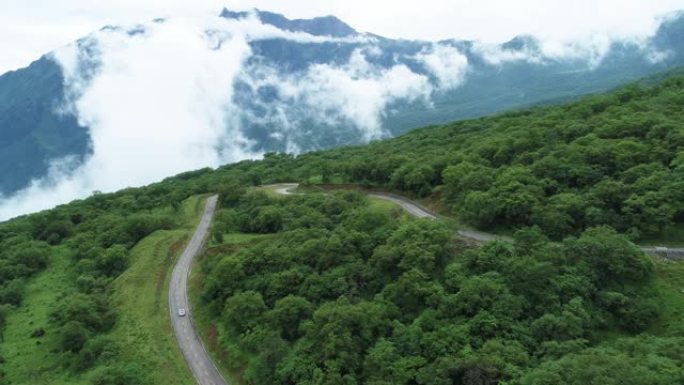 山上的公路旅行冰山绿化