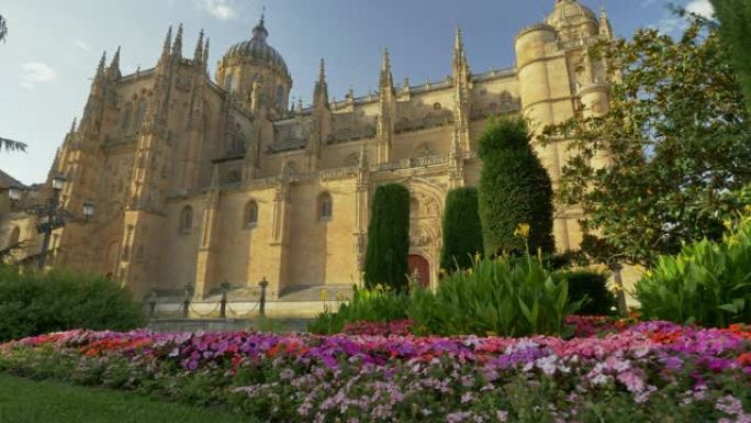 西班牙萨拉曼卡。萨拉曼卡新大教堂 (Catedral Nueva) 的万向镜头。4K, UHD