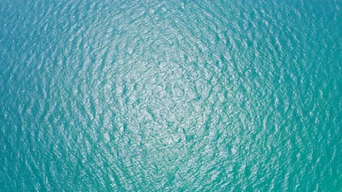 顶视图美丽的海景海边航拍蓝色大海海面波纹