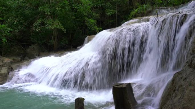 泰国北碧府美丽的瀑布四面佛瀑布