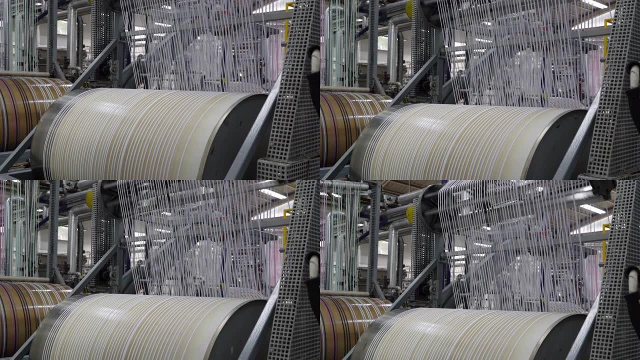 生产不同类型橡胶带的机器的特写