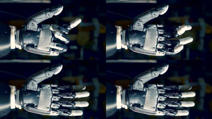 仿生机器人手展开手指，自动工作。