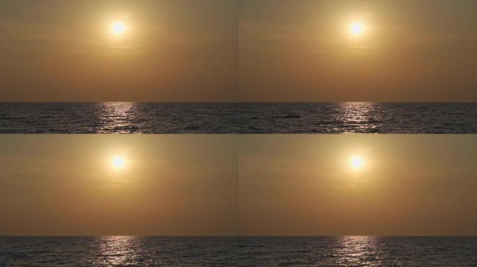 慢动作橙色美丽的日出或日落在海面上