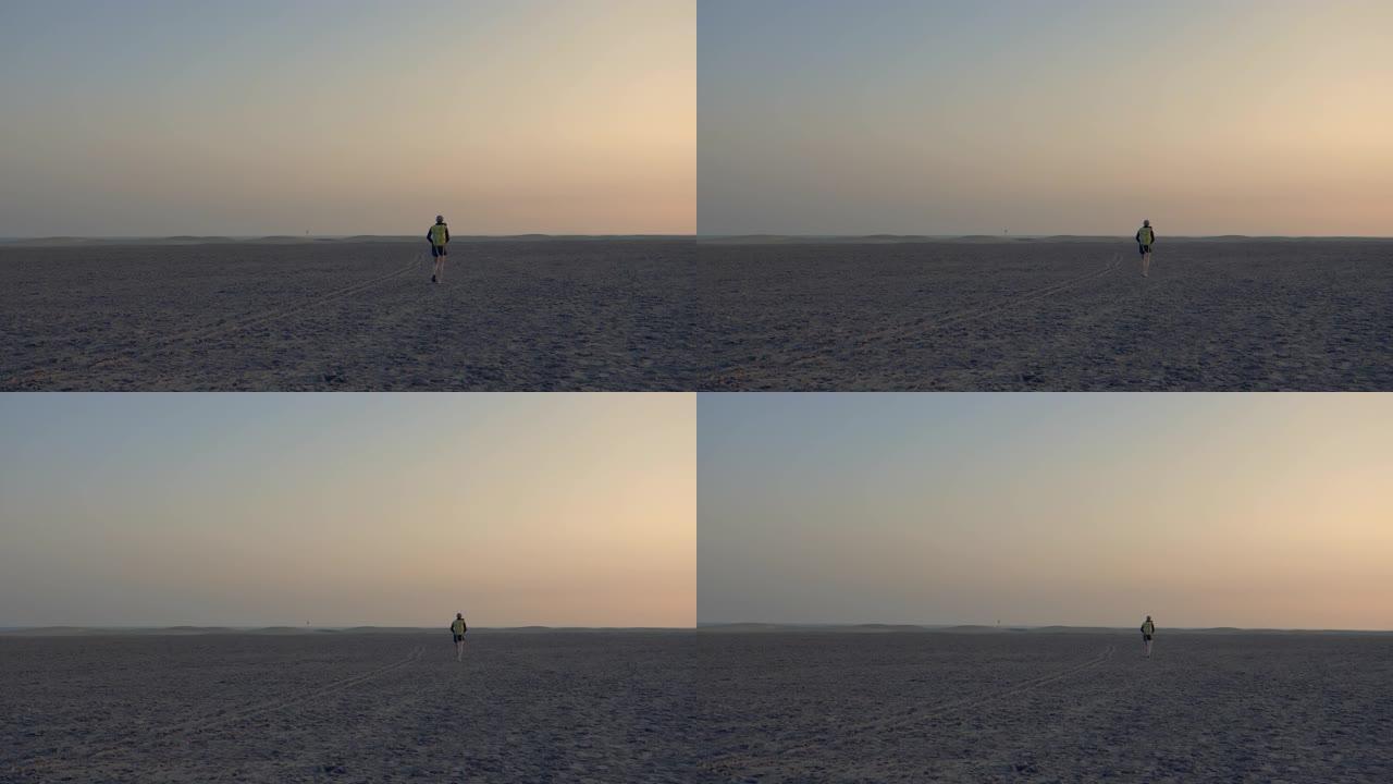海滩上的孤独沃克外国人特写实拍视频