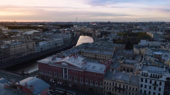 圣彼得堡，一个阳光明媚的春天早晨。