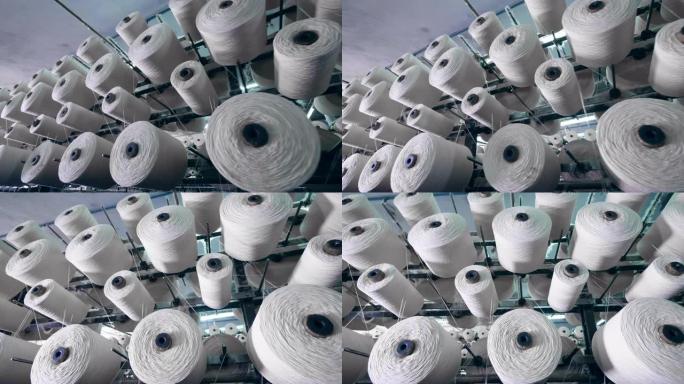 纺织厂机器将线缠绕到线轴上。工业织物生产线