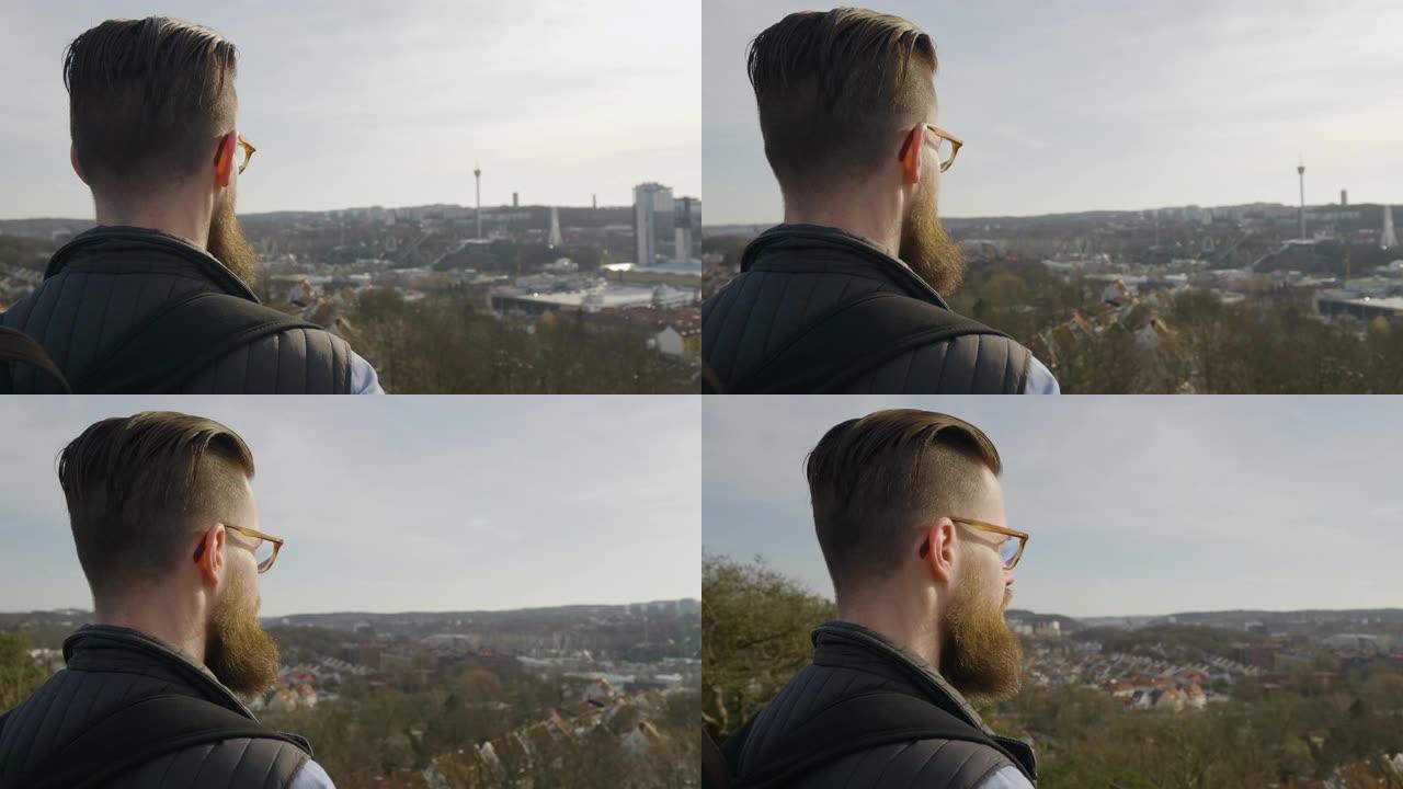 男子望着哥德堡城