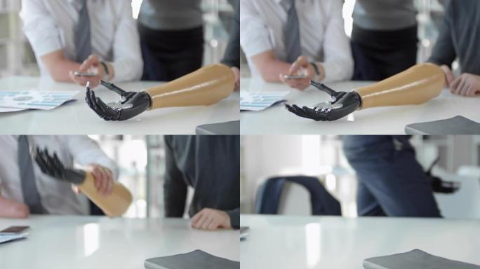 智能手机控制的仿生手在办公桌上移动手指