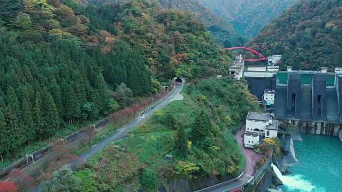 日本富山秋季道路鸟瞰图。