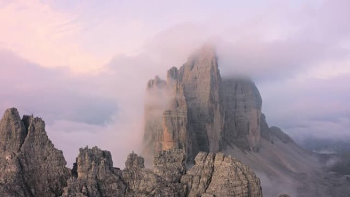 WS云冲浪雄伟山，Tre Cime di Lavaredo，多洛米蒂，意大利