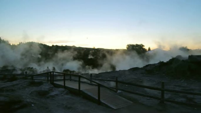 火山景观排放的蒸汽