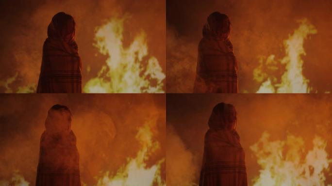 被困在火中哭泣的女孩