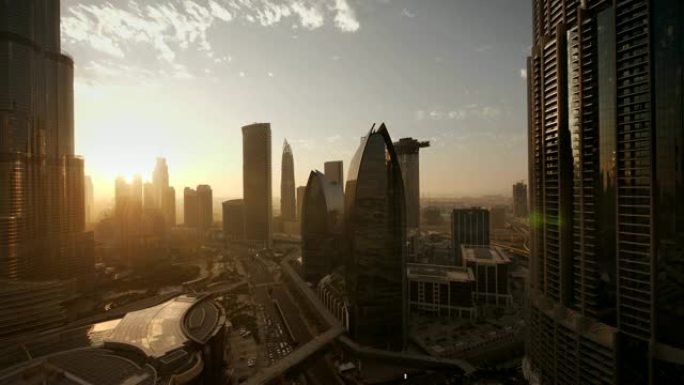 具有现代建筑和塔楼建筑的市长城市的空中拍摄
