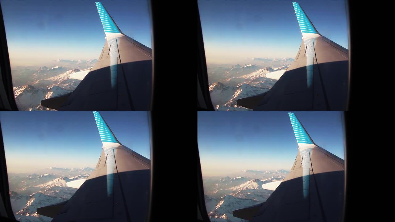 从飞机的窗户看到安第斯山脉。