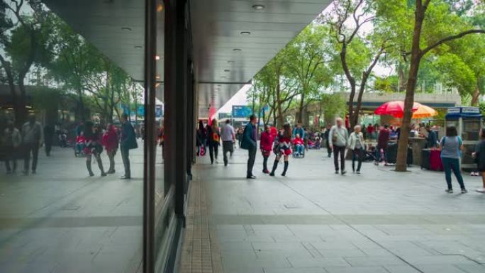 4K TIME LAPSE (4096x2160):香港人走在人行道上。平移风格。(苹果PRORES