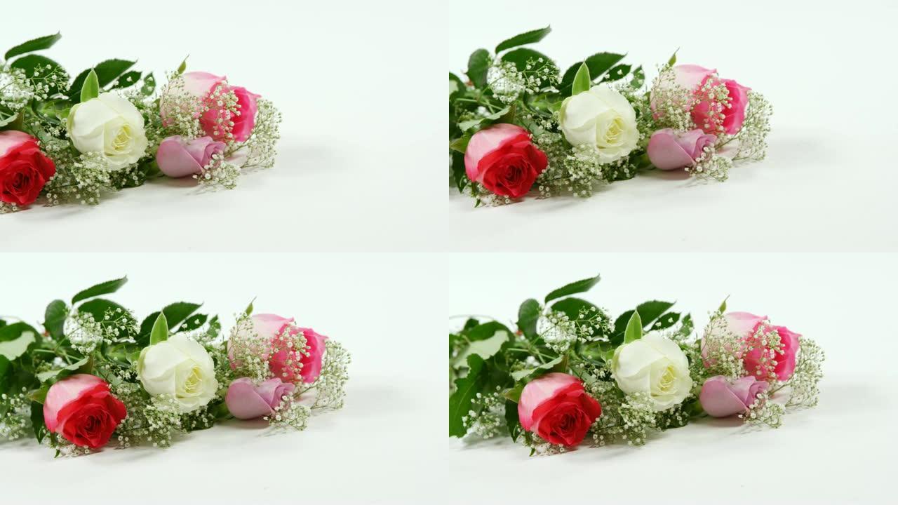 白色背景上的红色，白色和粉红色玫瑰花束4k