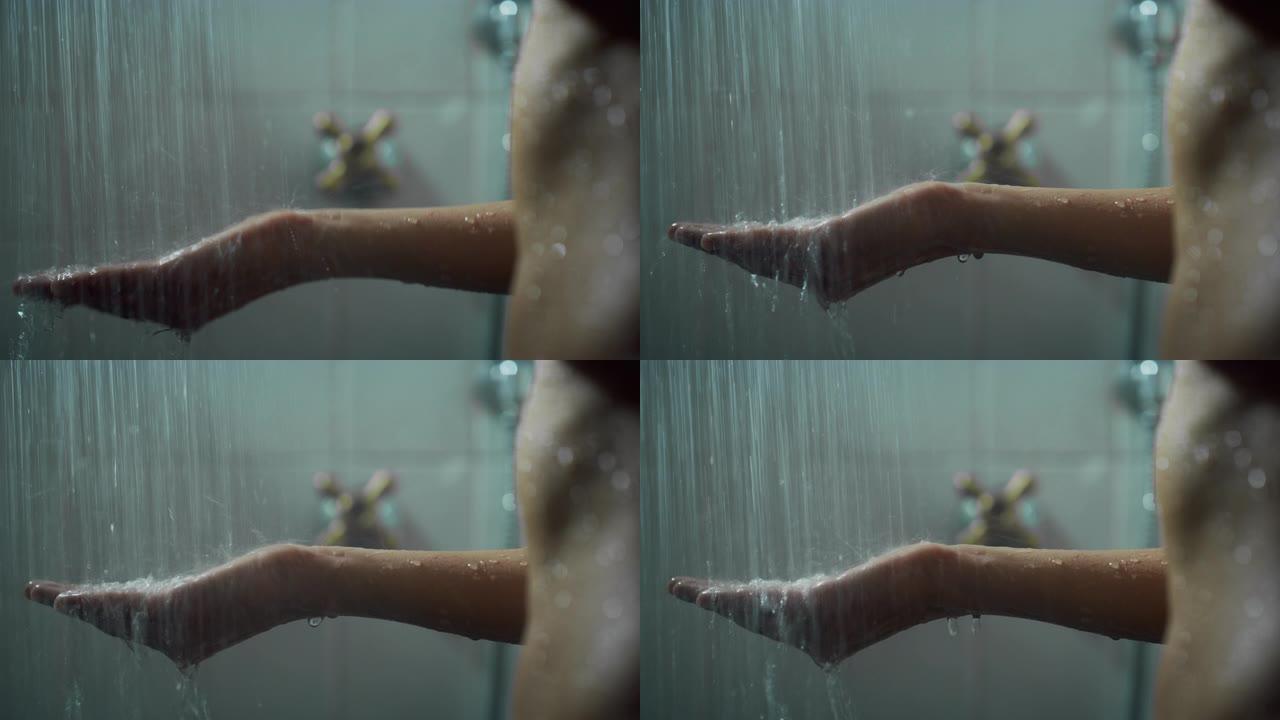 一个年轻性感女人正在洗澡的电影宏观镜头