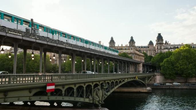 巴黎塞纳河上的Bir-Hakeim桥的交通