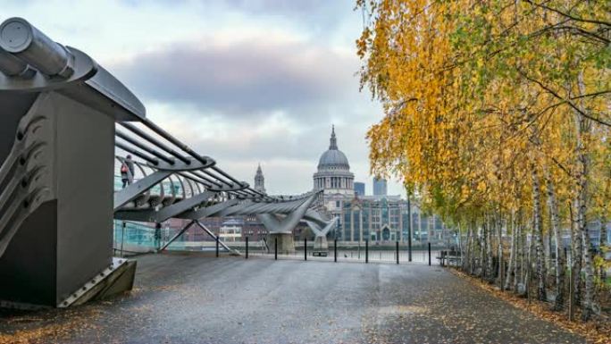 英国伦敦秋天的晨间时光流逝千禧桥