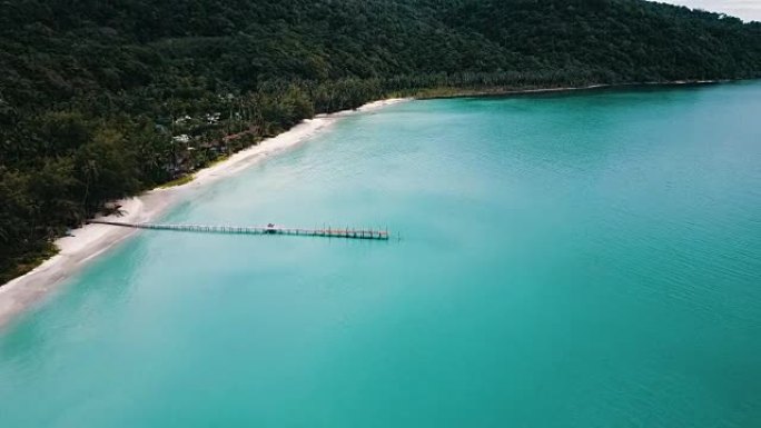 热带白色沙滩的鸟瞰图。Koh Kood。泰国。