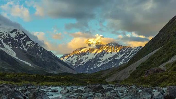 库克山日落行走的云雪山自然风景区