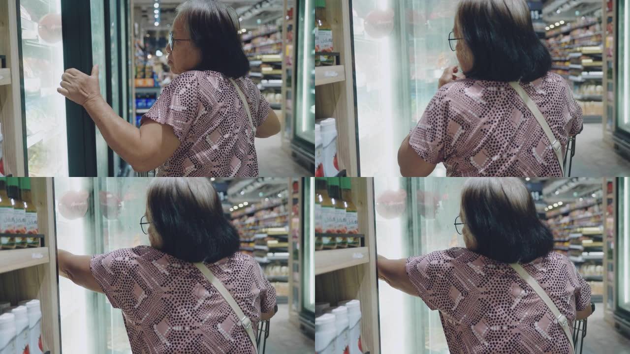一个成熟的亚洲女人在超市购物
