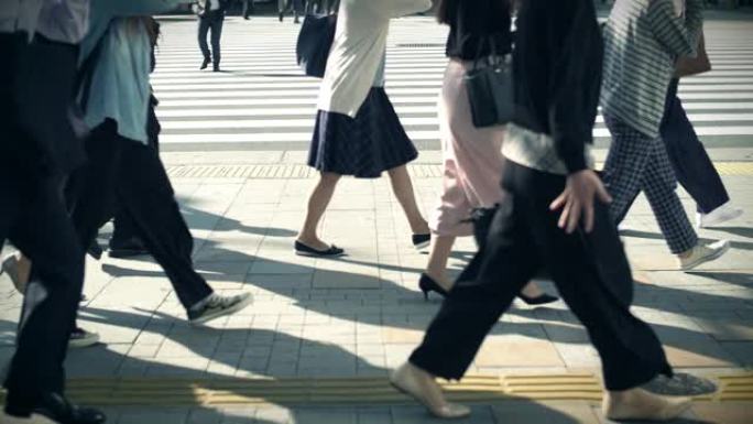 日本商人步行上班日本商人步行上班奋斗脚步
