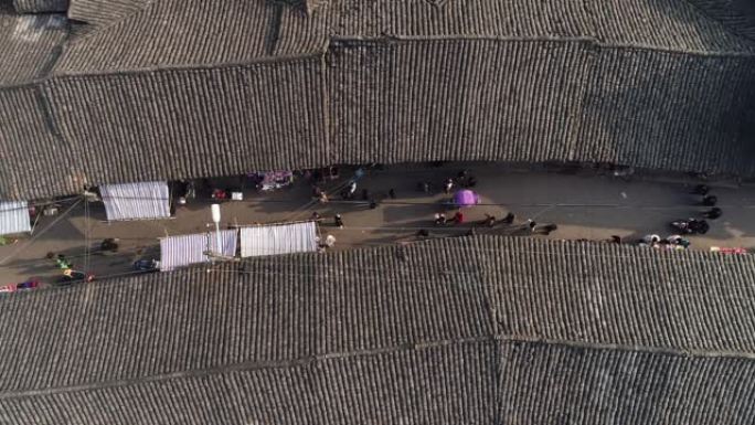 中国古镇/乡村街道的空中俯视图
