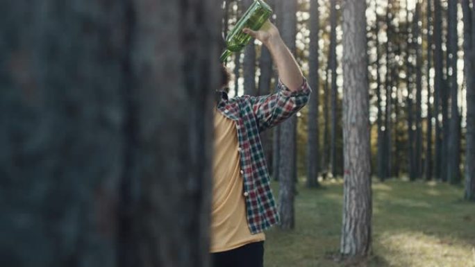 酒鬼在公园喝酒视频素材升格酒吧喝酒者酒精