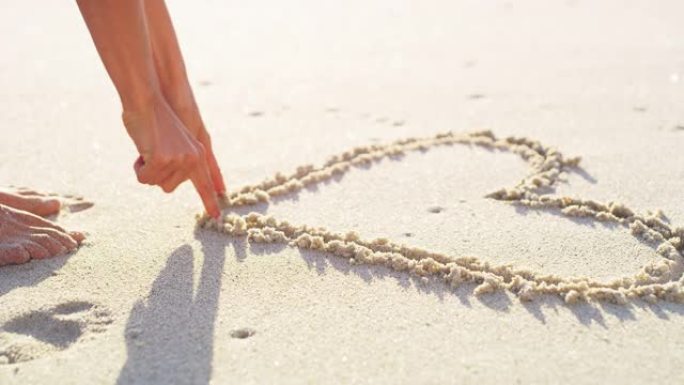 心在海滩上最快乐海边爱心